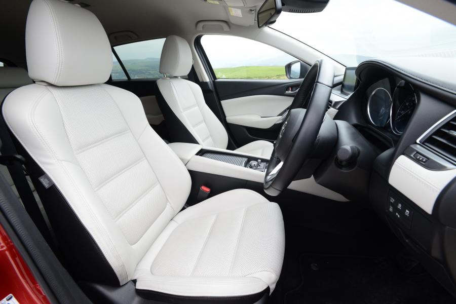 Интерьер Mazda6 Wagon 2015 года  (UK) (фото 11 из 39)